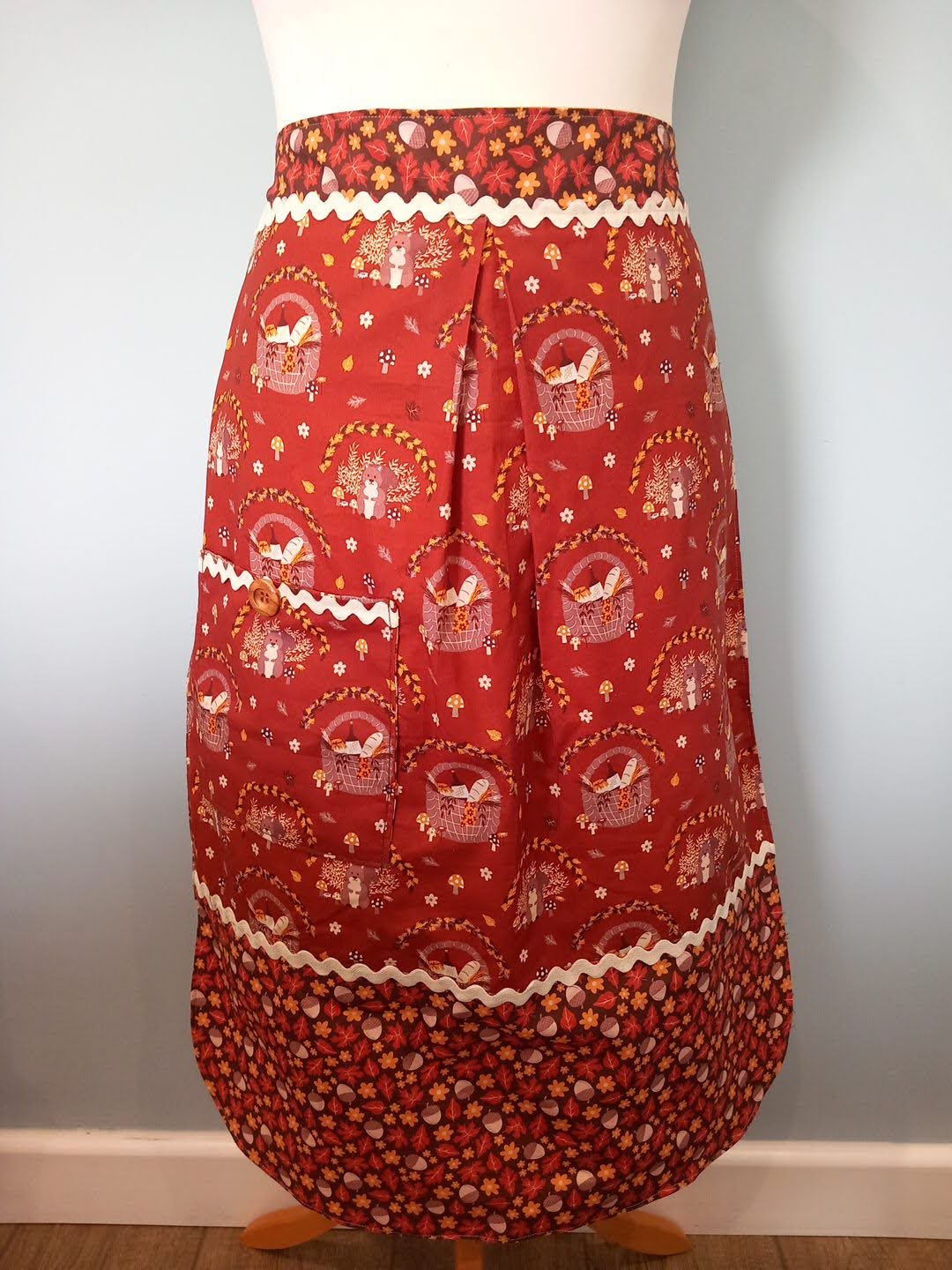 Autumn Squirrel Design Retro Style Waist Apron