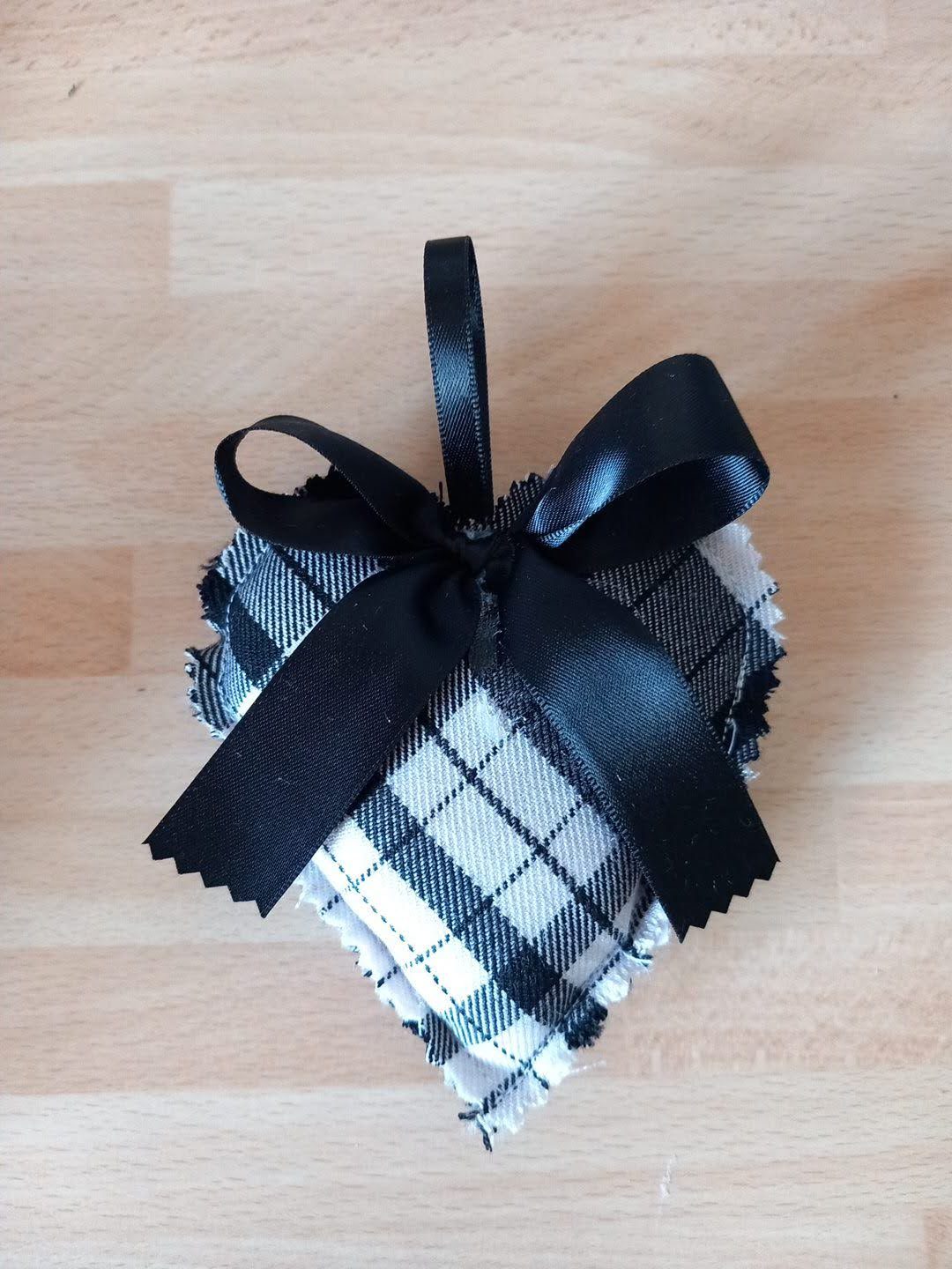 Menzie Tartan Lavender Love Heart Black Ribbon (Small)